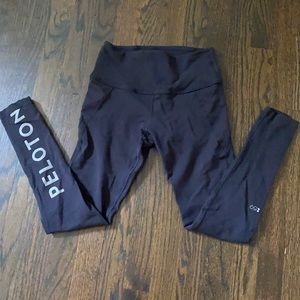 Peloton leggings. Splits 59 size small